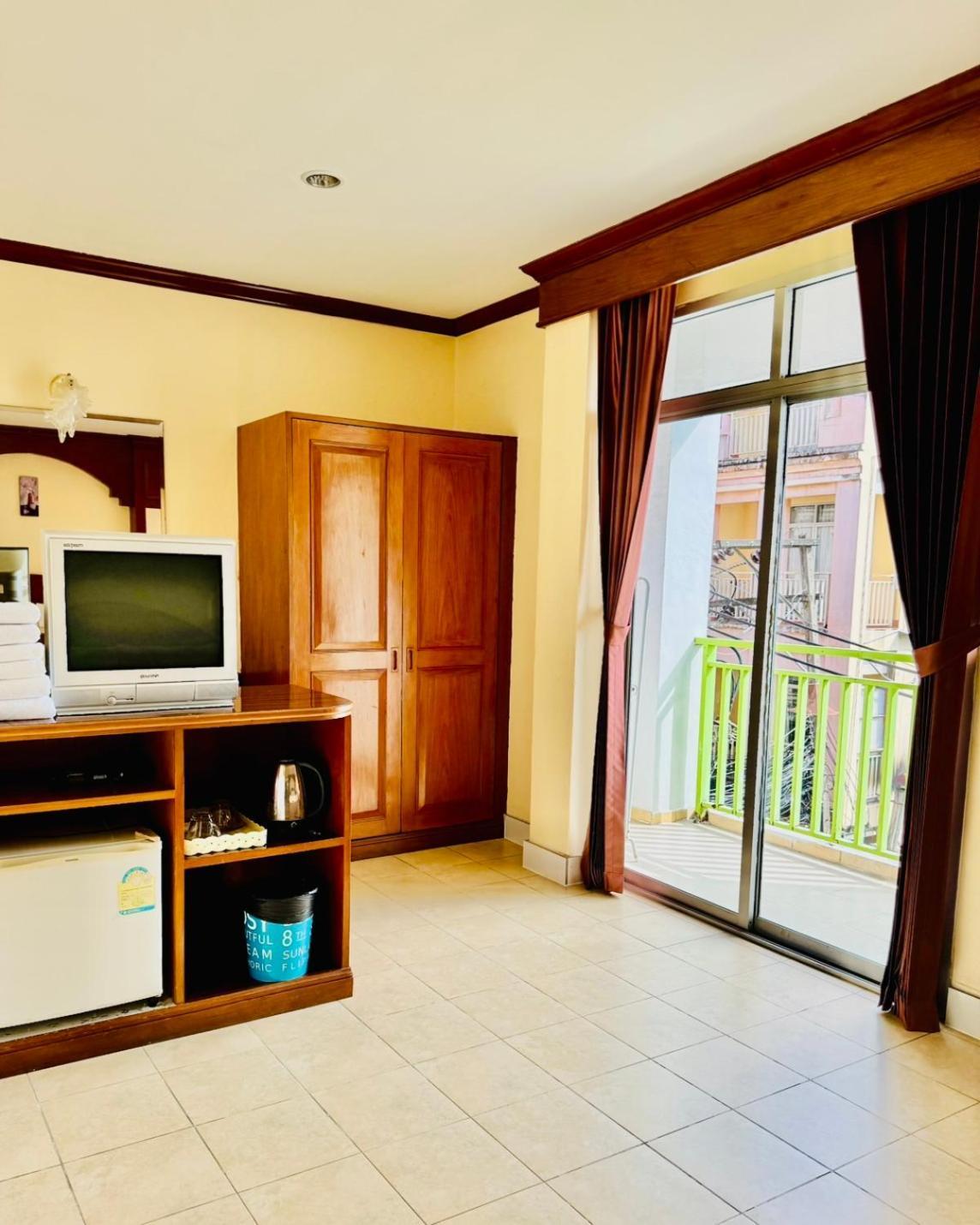 Innarm House Patong Bagian luar foto